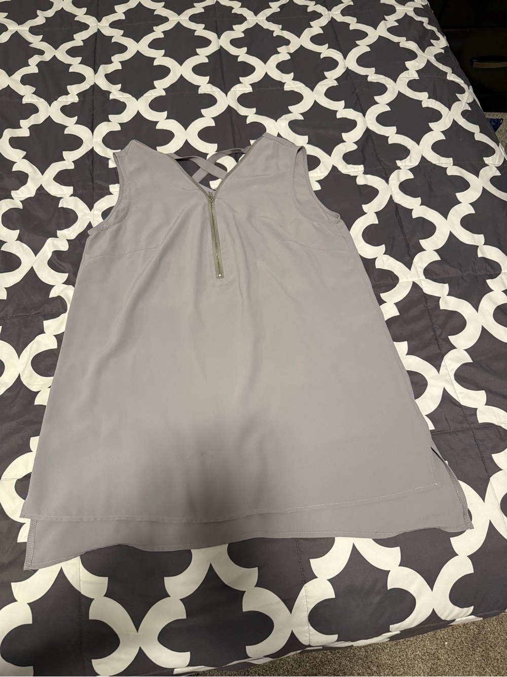 Sleeveless Crisscross Back Zip-Front Tank — Light Gray